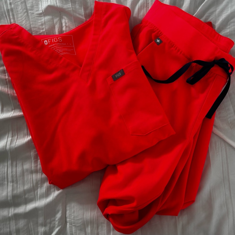 Fiery Coral Scrub Set